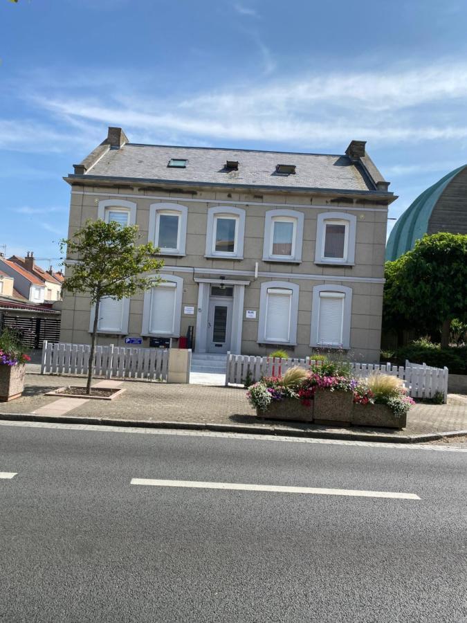 Le Presbytere Des Baraques A Bleriot-Plage - Apt 3 Sangatte Kültér fotó